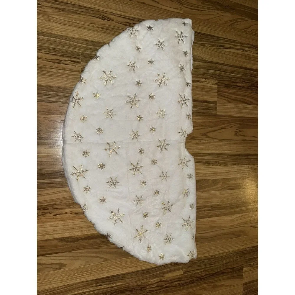 White Faux Fur Christmas Tree Skirt Gold Sequin‎ Snowflakes 36